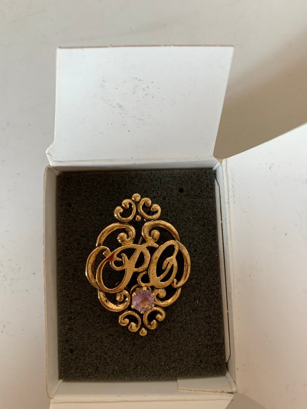 Avon vintage president's club female pin Initial PC lavender